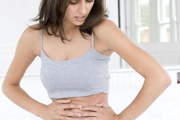 Bol u predelu abdomena jedan je od prvih mogućih znakova pankreatitisa. 